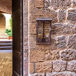 Il Teatro * San Gimignano